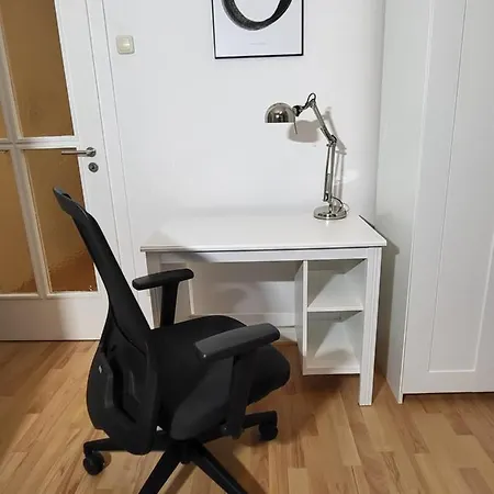 Naehe Duesseldorf Messe Expo, Airport, Train Station アパート ドゥイスブルグ