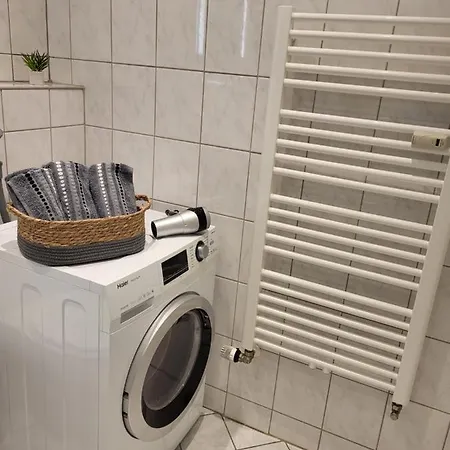 Naehe Duesseldorf Messe Expo, Airport, Train Station Apartment *