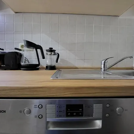 Naehe Duesseldorf Messe Expo, Airport, Train Station アパート