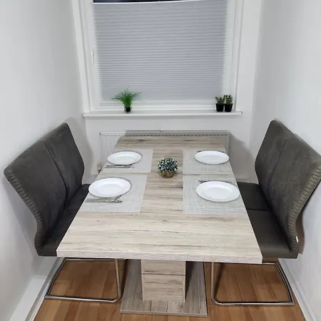 Naehe Duesseldorf Messe Expo, Airport, Train Station アパート *